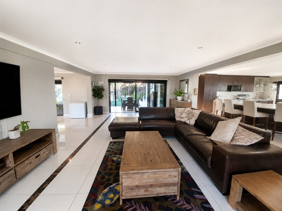 5 Bedroom Property for Sale in Flamingo Vlei Western Cape